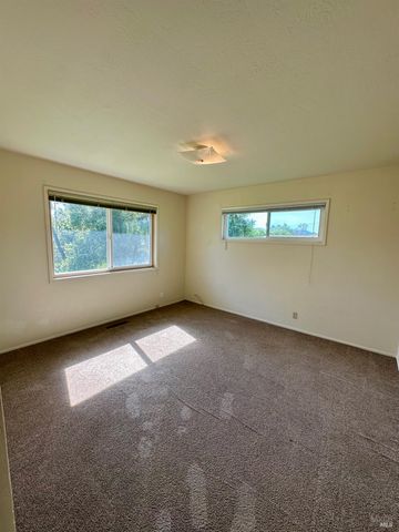 699 Mund Rd, St. Helena, CA 94574