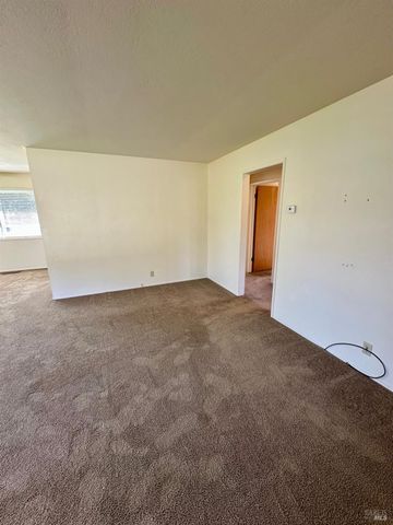 699 Mund Rd, St. Helena, CA 94574