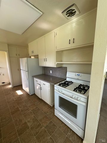 699 Mund Rd, St. Helena, CA 94574