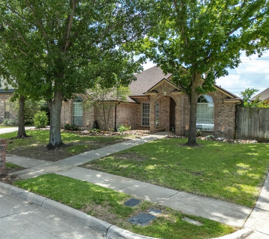 8132 Vine Wood Drive, North Richland Hills, TX 76182