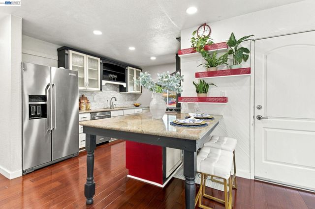 851 Geraldine St, Livermore, CA 94550