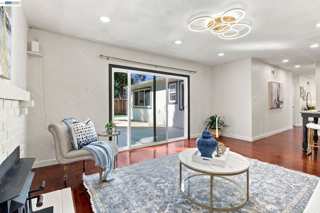851 Geraldine St, Livermore, CA 94550