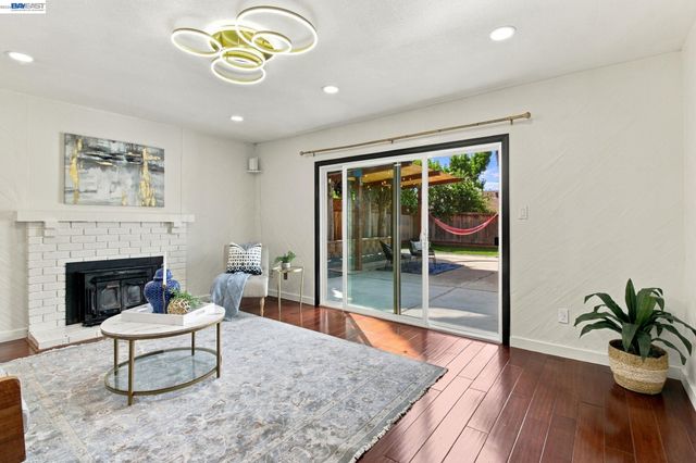 851 Geraldine St, Livermore, CA 94550