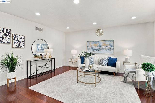 851 Geraldine St, Livermore, CA 94550