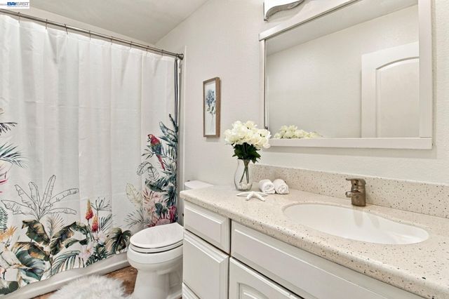 851 Geraldine St, Livermore, CA 94550
