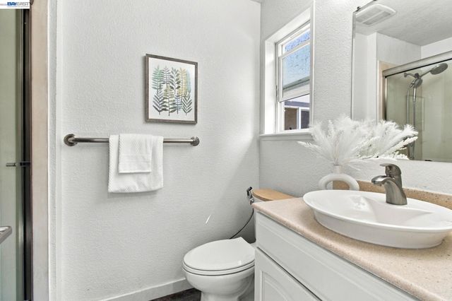 851 Geraldine St, Livermore, CA 94550