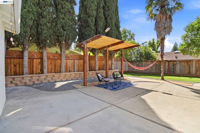 851 Geraldine St, Livermore, CA 94550