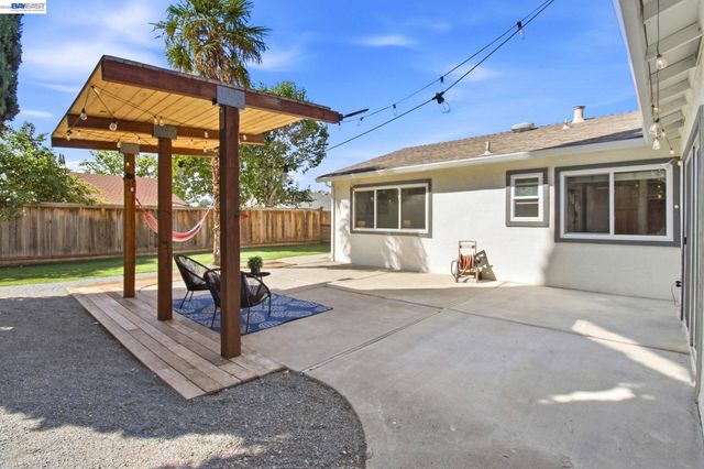 851 Geraldine St, Livermore, CA 94550