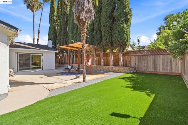 851 Geraldine St, Livermore, CA 94550