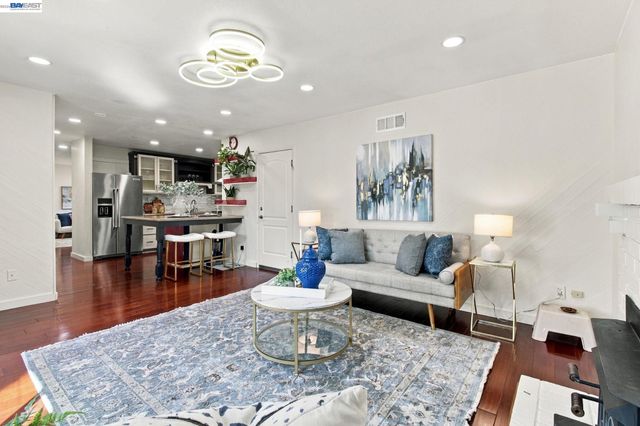 851 Geraldine St, Livermore, CA 94550
