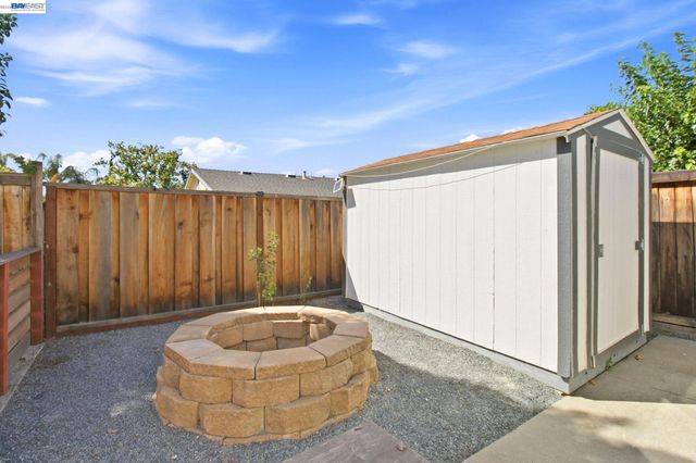 851 Geraldine St, Livermore, CA 94550