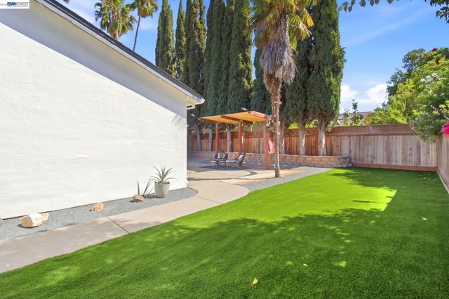 851 Geraldine St, Livermore, CA 94550