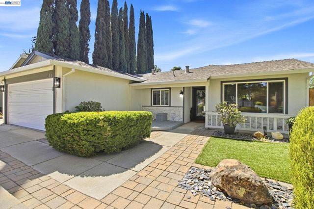 851 Geraldine St, Livermore, CA 94550
