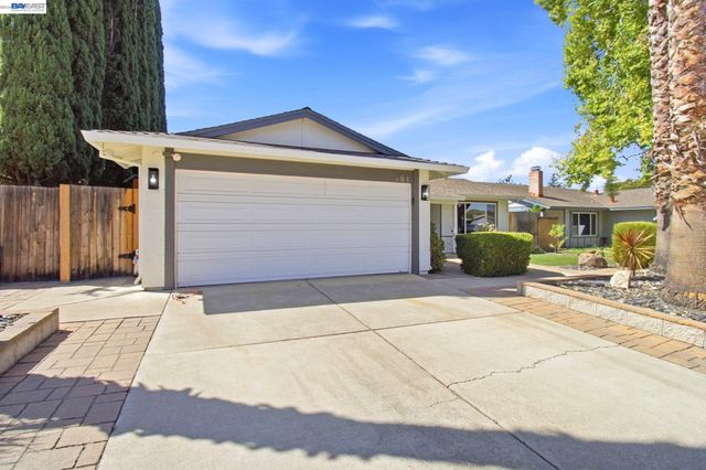 851 Geraldine St, Livermore, CA 94550