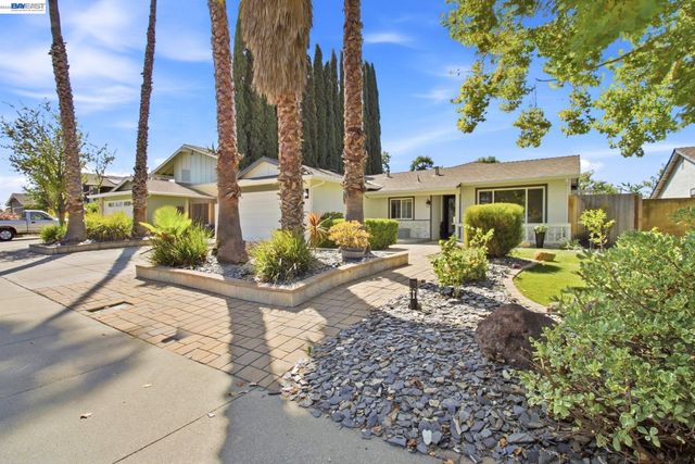 851 Geraldine St, Livermore, CA 94550