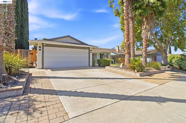851 Geraldine St, Livermore, CA 94550
