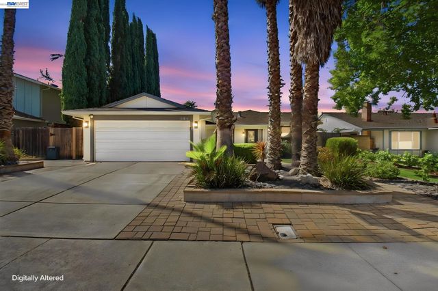 851 Geraldine St, Livermore, CA 94550