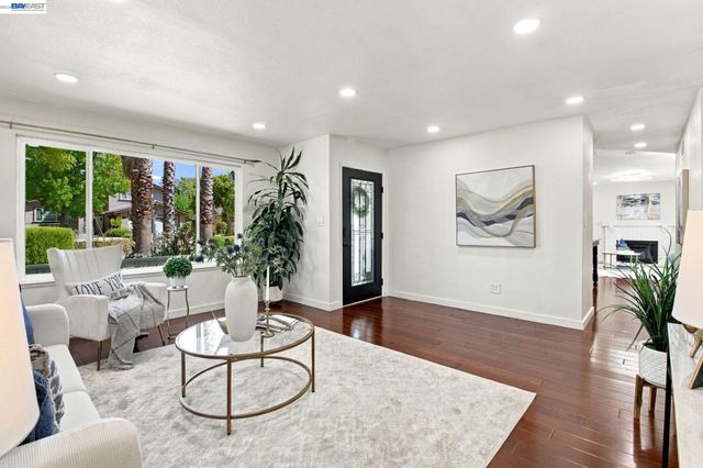 851 Geraldine St, Livermore, CA 94550