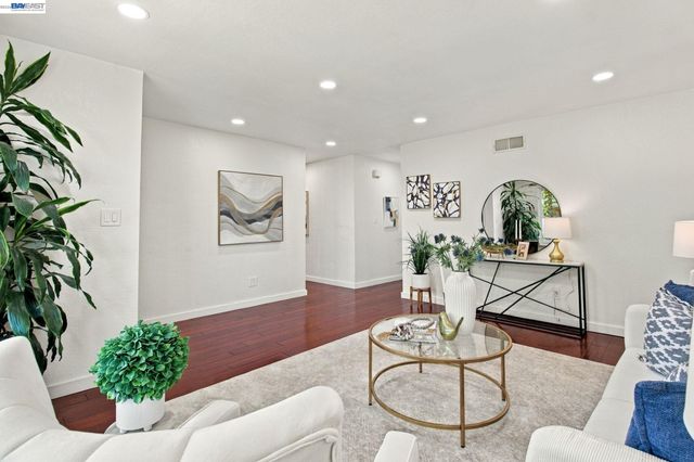 851 Geraldine St, Livermore, CA 94550