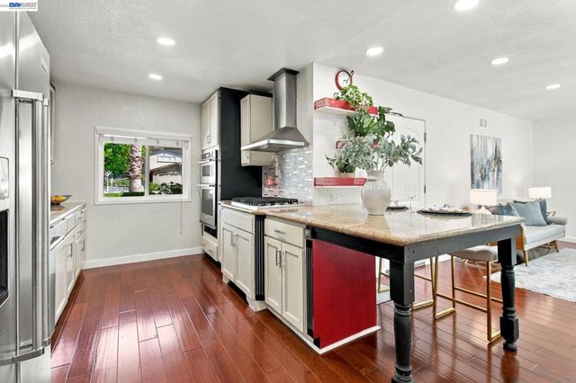 851 Geraldine St, Livermore, CA 94550
