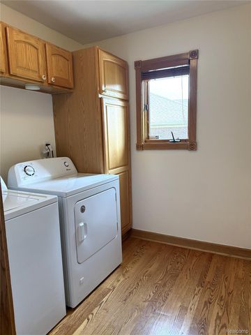 22202 Vinewood Boulevard, Taylor, MI 48180