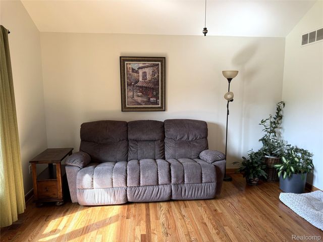 22202 Vinewood Boulevard, Taylor, MI 48180