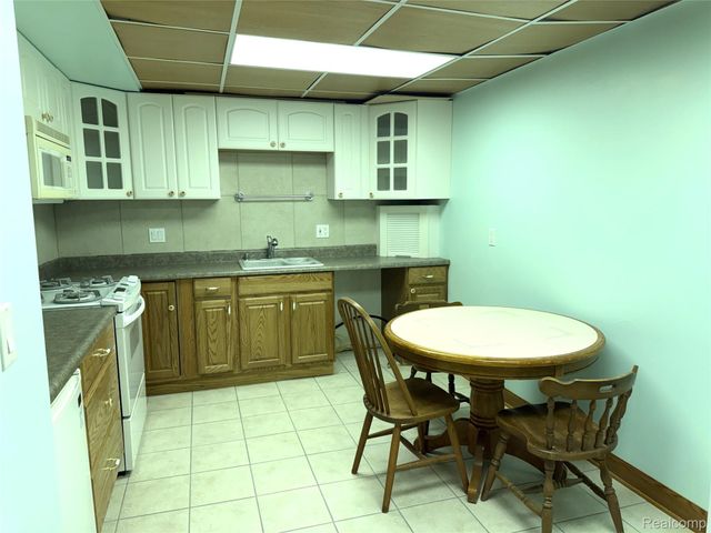 22202 Vinewood Boulevard, Taylor, MI 48180