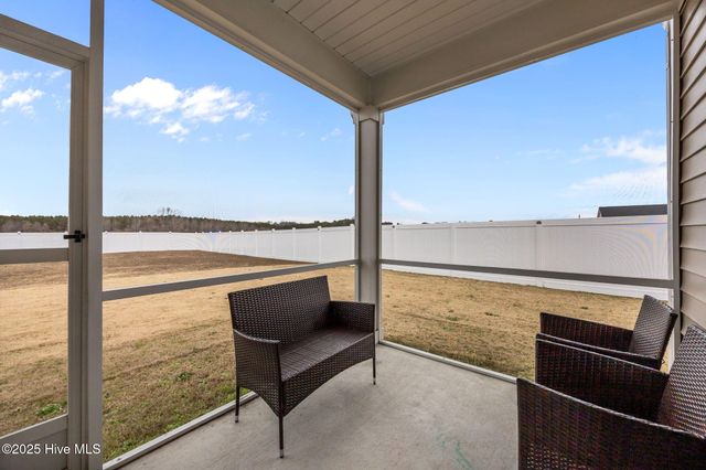 1215 Queensland Lane, Ayden, NC 28513