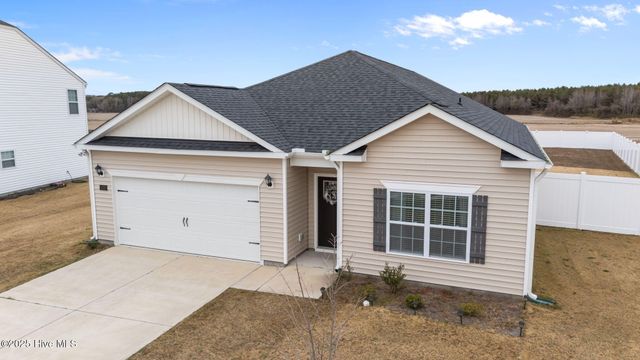 1215 Queensland Lane, Ayden, NC 28513