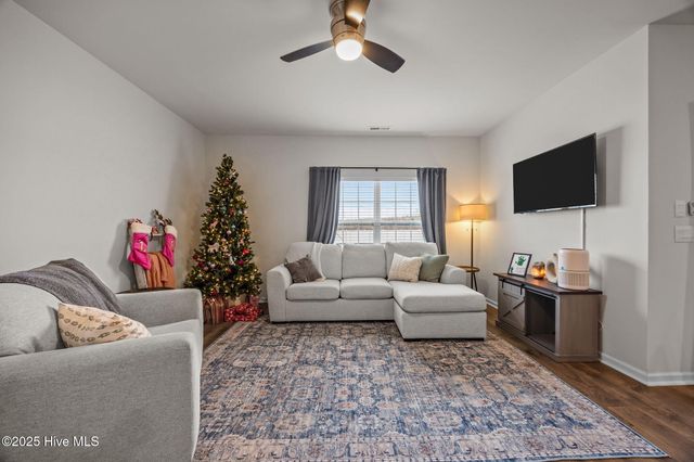 1215 Queensland Lane, Ayden, NC 28513