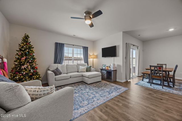 1215 Queensland Lane, Ayden, NC 28513