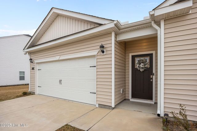 1215 Queensland Lane, Ayden, NC 28513