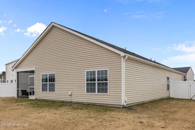 1215 Queensland Lane, Ayden, NC 28513