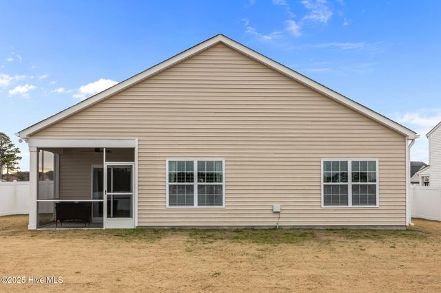 1215 Queensland Lane, Ayden, NC 28513