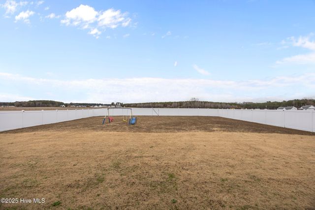 1215 Queensland Lane, Ayden, NC 28513