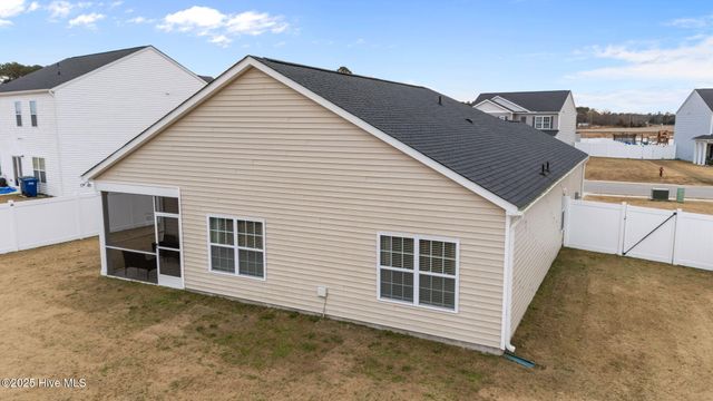 1215 Queensland Lane, Ayden, NC 28513