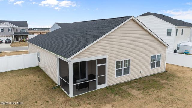 1215 Queensland Lane, Ayden, NC 28513