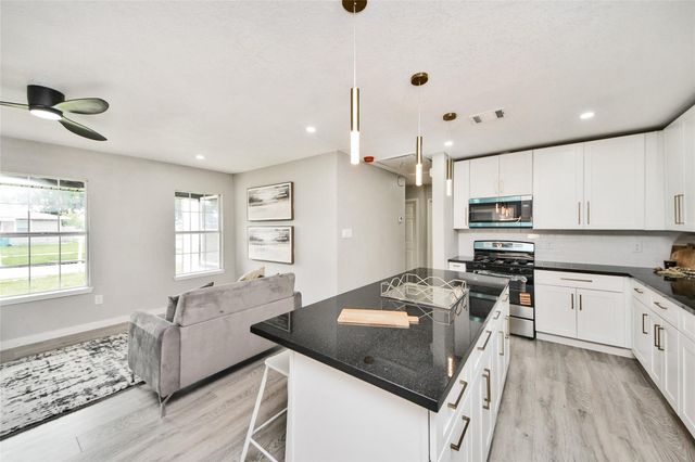 712 Mobile Drive, Pasadena, TX 77506