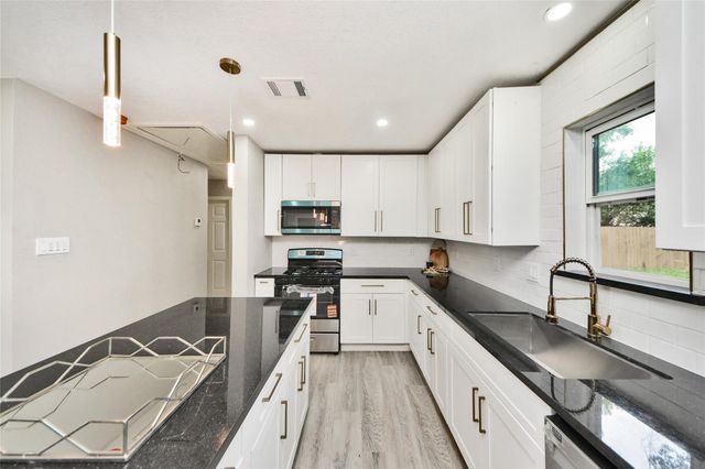 712 Mobile Drive, Pasadena, TX 77506