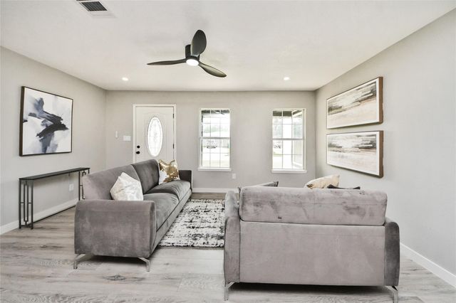 712 Mobile Drive, Pasadena, TX 77506