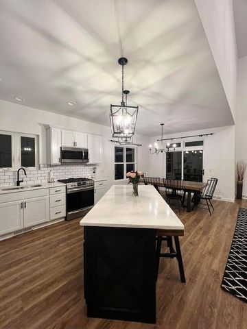 1381 N Pine Street, Sun Prairie, WI 53590