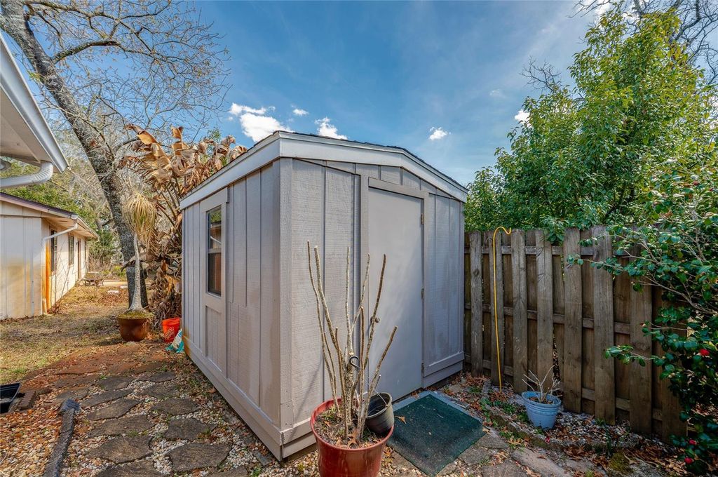 Image 26 of property listing at 10 OAK LANE, Port Orange, FL 32128