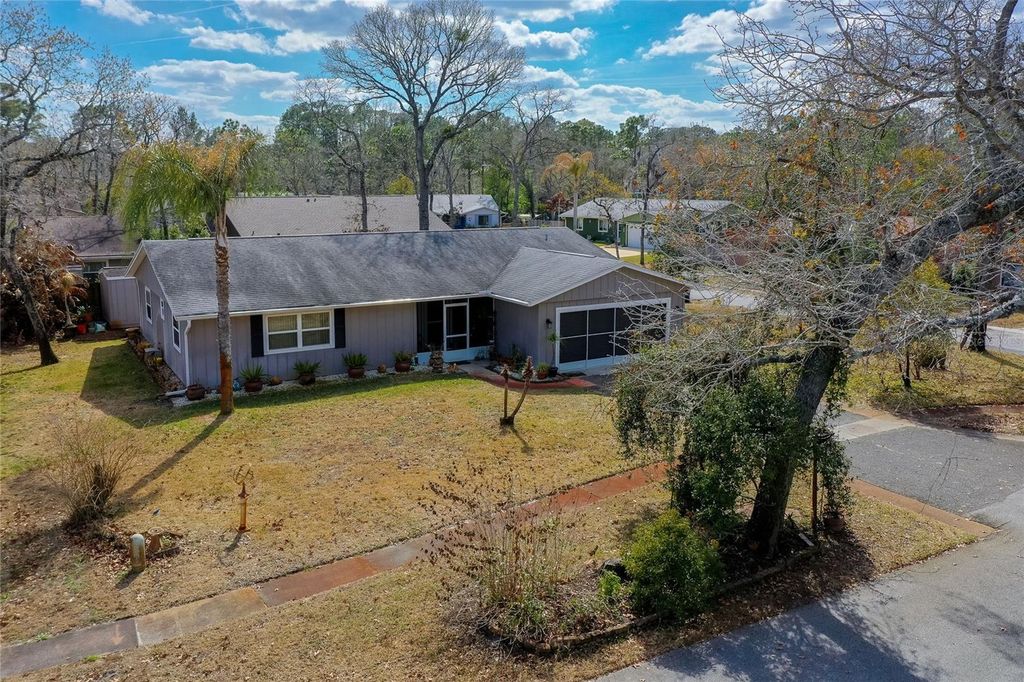 Image 4 of property listing at 10 OAK LANE, Port Orange, FL 32128