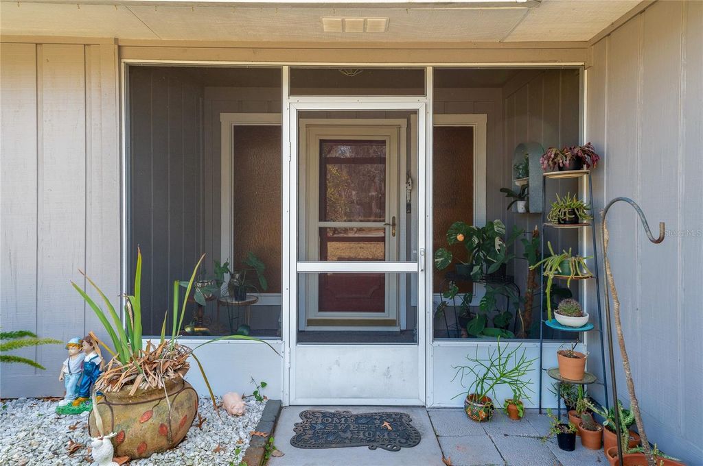 Image 5 of property listing at 10 OAK LANE, Port Orange, FL 32128