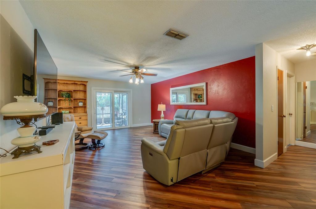 Image 7 of property listing at 10 OAK LANE, Port Orange, FL 32128