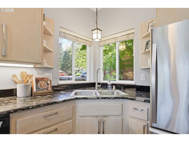 2942 RIVERVIEW St, Eugene, OR 97403