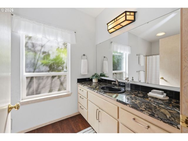 2942 RIVERVIEW St, Eugene, OR 97403