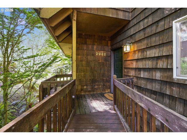 2942 RIVERVIEW St, Eugene, OR 97403
