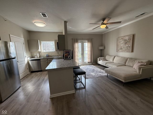 12938 University Crescent 2B, Carmel, IN 46032