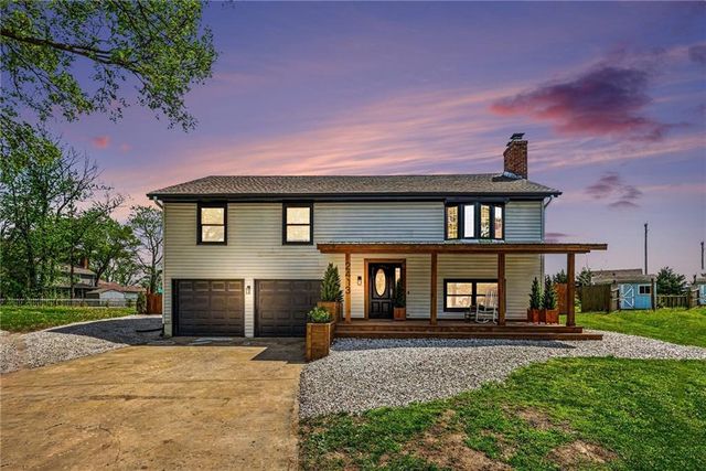 2413 W Post Oak Road, Olathe, KS 66061